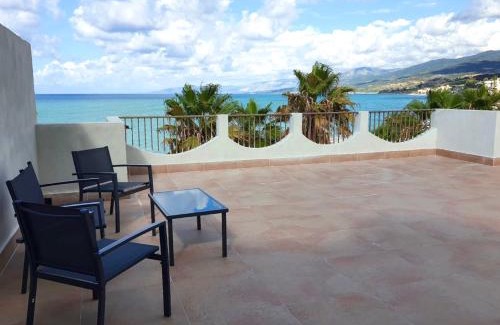 Marina di Caronia Apartamento | Appartamento sul mare