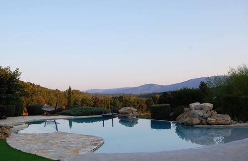 Ampus Apartamento | Apparte en alquiler en la hermosa zona de Var. Piscina infinita y mini gol