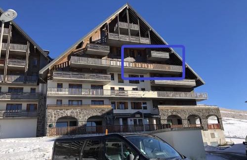 Besse-et-Saint-Anastaise Apartamento | Appartement bellevue sur les hauteurs de Super-Besse
