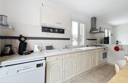 Saintes-Maries-de-la-Mer Apartamento | Appartement calme 110m² aux Saintes-Maries-de-la-Mer - FR-1-475-156