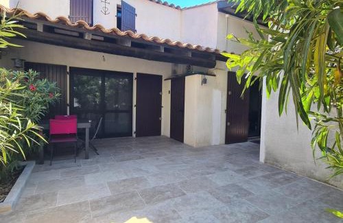 Saintes-Maries-de-la-Mer Apartamento | Appartement 8 pers. avec terrasse, proche centre - FR-1-475-157