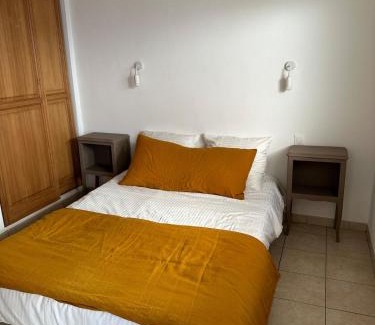 Saintes-Maries-de-la-Mer Apartamento | Appartement au cœur du village