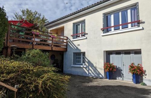 Barbezieux-Saint-Hilaire Apartamento | Appartement cosy avec terrasse et jardin privatif, à 5 min du centre-ville de Barbezieux. - FR-1-653-196