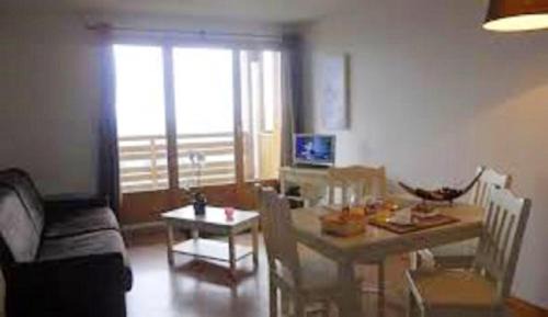Besse-et-Saint-Anastaise Apartamento | Appartement confortable à Besse - 40 m² avec balcon vue montagne