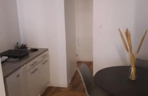 Saint-Leonard-de-Noblat Apartamento | Appartement agreable Hugo 2
