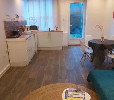 Saint-Leonard-de-Noblat Apartamento | Appartement entier 1