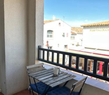 Saintes-Maries-de-la-Mer Apartamento | Appartement Le Méditerranéen à 300m de la plage et au centre des Saintes Maries de la Mer LOCAMARGUE