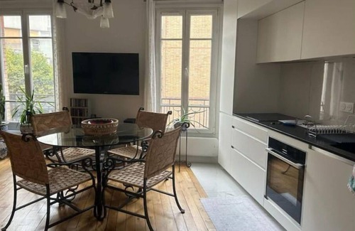 Republique–Point-du-Jour Apartamento | Appartement Contemporain Entièrement Rénové Récemment, Élégant et Lumineux