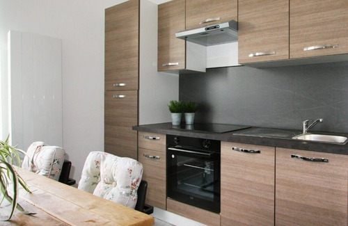 Chateauneuf-la-Foret Apartamento | Appartement Maison Tarrade. Dans le Centre Bourg
