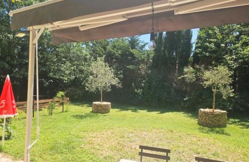 Montboucher-sur-Jabron Apartamento | Appartement une chambre avec jardin