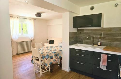 Montboucher-sur-Jabron Apartamento | Appartement une chambre avec jardin
