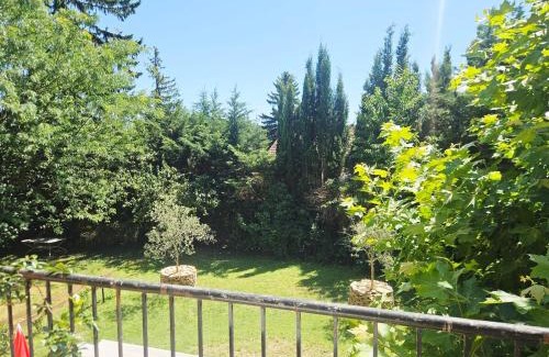 Montboucher-sur-Jabron Apartamento | Appartement trois chambres avec jardin