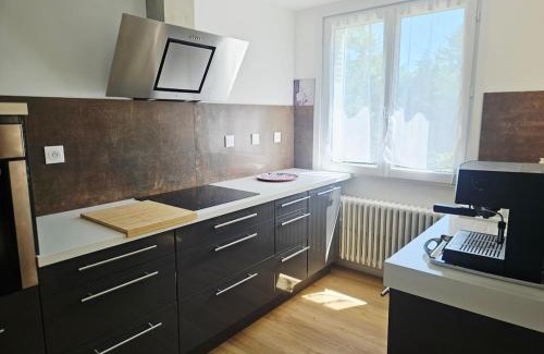 Montboucher-sur-Jabron Apartamento | Appartement trois chambres avec jardin