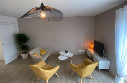 Saint-Julien-les-Villas Apartamento | appartement maison en duplex 80m² jardin terrasse