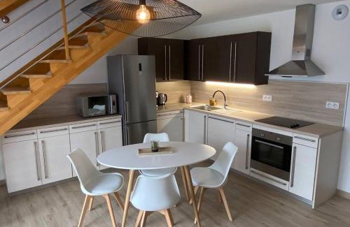 Saint-Julien-les-Villas Apartamento | appartement maison en duplex 80m² jardin terrasse