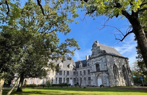 Fontaine-l'Eveque Apartamento | Appartement 3 chambres Hotel Ferme Du Château Fontaine