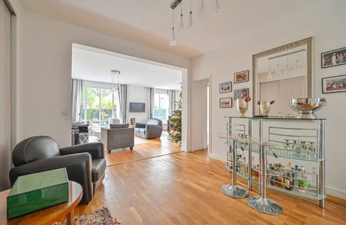Neuilly-sur-Seine Apartamento | Appartement 3 Chambres Avec Grand Jardin Privatif à 5 mn des Champs Elysées