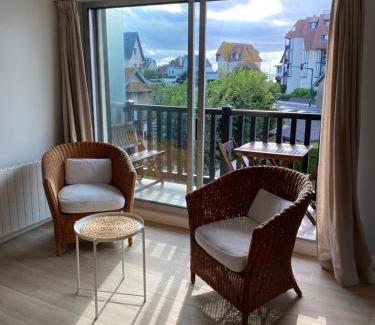Blonville-sur-Mer Apartamento | Appartement 65m2 avec balcon vues partielles mer à 150m de la plage et centre, wifi et parking privé
