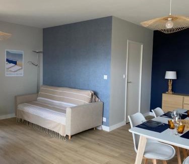 Blonville-sur-Mer Apartamento | Appartement 65m2 avec balcon vues partielles mer à 150m de la plage et centre, wifi et parking privé