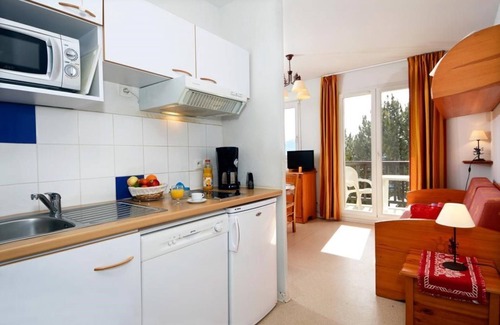 Font-Romeu-Odeillo-Via Condominio | Apartamento abordable à 500m du centre, piscine sur place!
