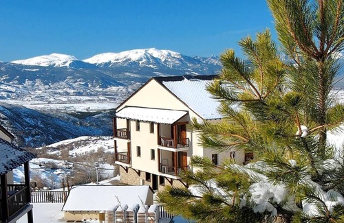 Font-Romeu-Odeillo-Via Condominio | Apartamento abordable à 500m du centre, piscine sur place!