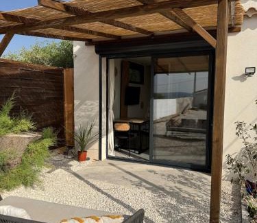 Vitrolles Apartamento | Appartement au calme au bord l'étang