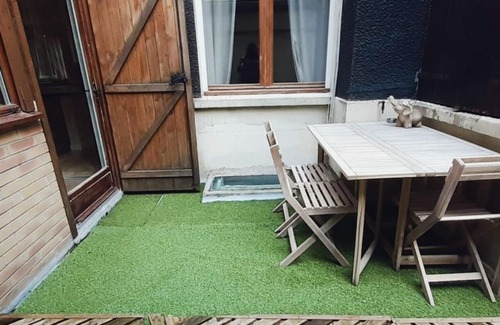 11th Arrondissement Apartamento | Appartement Avec Cour et Salle de Projection au Coeur de Ménilmontant