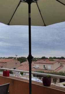 Saint-Esteve Apartamento | Appartement avec grande terrasse à 15 mn de la mer