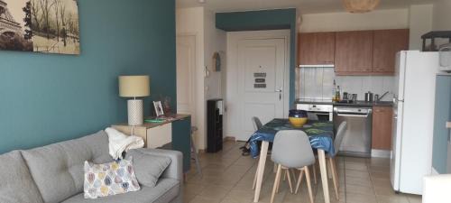 Saint-Esteve Apartamento | Appartement avec grande terrasse à 15 mn de la mer