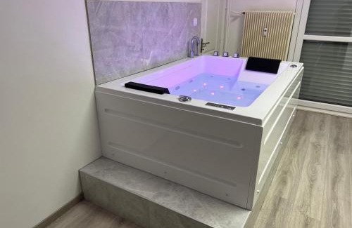 Cronenbourg Est Apartamento | Appartement avec jacuzzi proche du centre