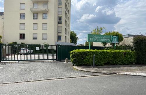 Merignac Apartamento | Appartement avec piscine et parking clos Proche du CHU Pellegrin du Krakatoa sur la Ligne de Tram A Aéroport Centre Ville et de la Ligne RER 42 SNCF Merignac Arlac Gare Saint Jean en 8mn