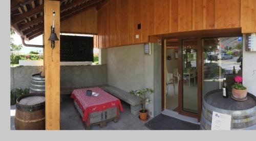 Busserach Apartamento | Appartement avec salle de bain, parking à la vigne