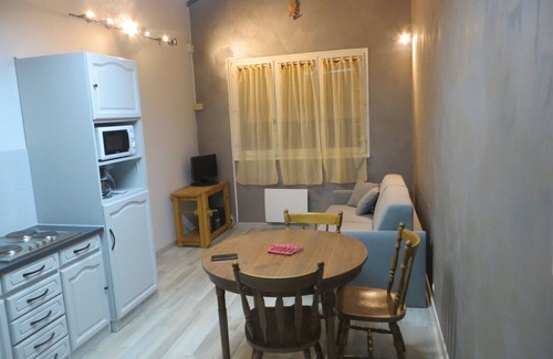 Sillans Apartamento | Appartement Avec Terrasse Dans une Propriété Privée. Entrée en Autonomie