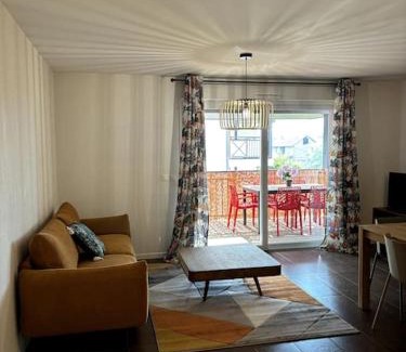 Anthy-sur-Leman Apartamento | Appartement calme avec balcon