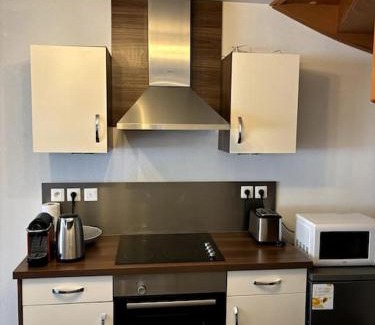 Anthy-sur-Leman Apartamento | Appartement calme avec balcon