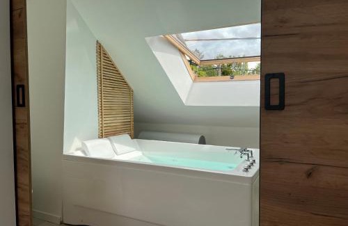 Vierzon Apartamento | Appartement Chic avec Balneo