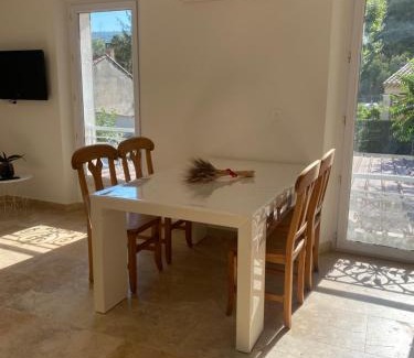 La Destrousse Apartamento | Appartement climatisé proche Marseille,Aix