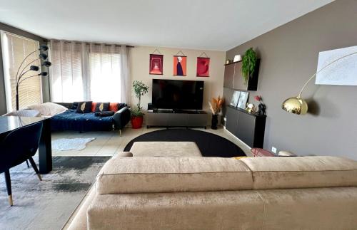 Neudorf Ouest Apartamento | Appartement climatisé 3 étoiles T3 chic à Strasbourg avec billard et terrasse