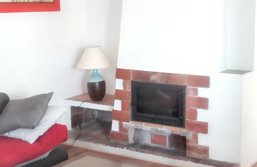 Saint-Cyr-sur-Mer Apartamento | Appartement contemporain à Saint-Cyr-sur-Mer avec balcon.