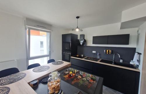 Saint-Pierre - Rene II - Bonsecours Apartamento | Appartement contemporain 3 chambres avec vue sur canal, parking et internet à Nancy - FR-1-584-343