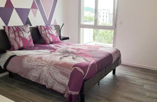 Saint-Pierre - Rene II - Bonsecours Apartamento | Appartement contemporain 3 chambres avec vue sur canal, parking et internet à Nancy - FR-1-584-343