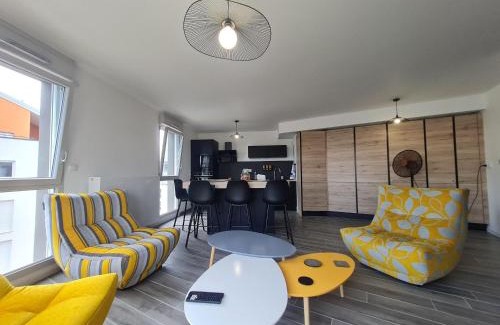 Saint-Pierre - Rene II - Bonsecours Apartamento | Appartement contemporain 3 chambres avec vue sur canal, parking et internet à Nancy - FR-1-584-343