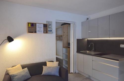 Bernex Apartamento | Appartement cosy à Bernex, proche des pistes et sentiers, avec terrasse ensoleillée et wifi. - FR-1-498-22