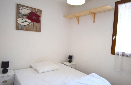 Bernex Apartamento | Appartement cosy à Bernex, proche des pistes et sentiers, avec terrasse ensoleillée et wifi. - FR-1-498-22