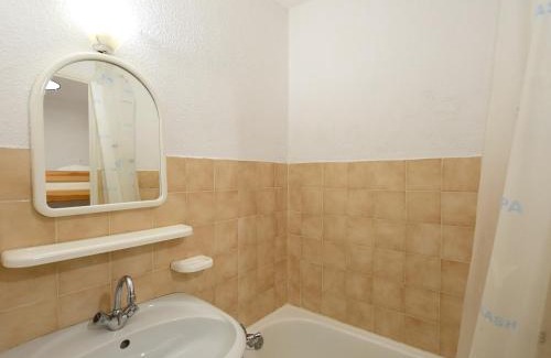 Bernex Apartamento | Appartement cosy à Bernex, proche des pistes et sentiers, avec terrasse ensoleillée et wifi. - FR-1-498-22