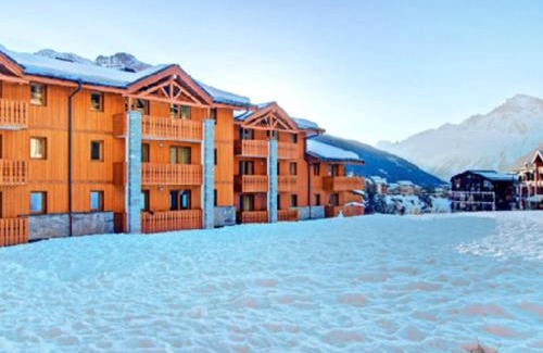 Lanslevillard Apartamento | Appartement cosy 6 personnes proche des pistes à Val Cenis avec balcon, WiFi et parking sous-sol - FR-1-508-214