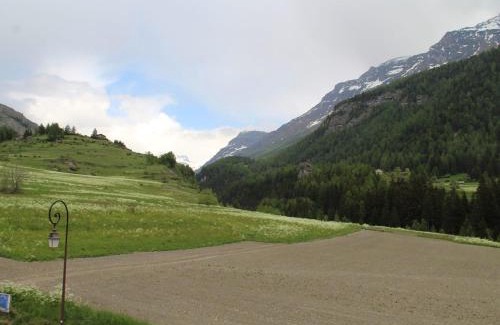 Lanslevillard Apartamento | Appartement cosy 6 personnes proche des pistes à Val Cenis avec balcon, WiFi et parking sous-sol - FR-1-508-214