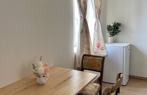 Stains Apartamento | Appartement Cosy Bien Situé. Maison Verte