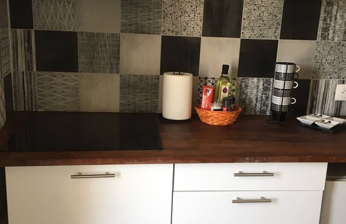 Stains Apartamento | Appartement Cosy Bien Situé. Maison Jaune