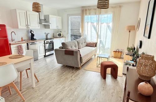 Parentis-en-Born Apartamento | Appartement Cosy avec Balcon